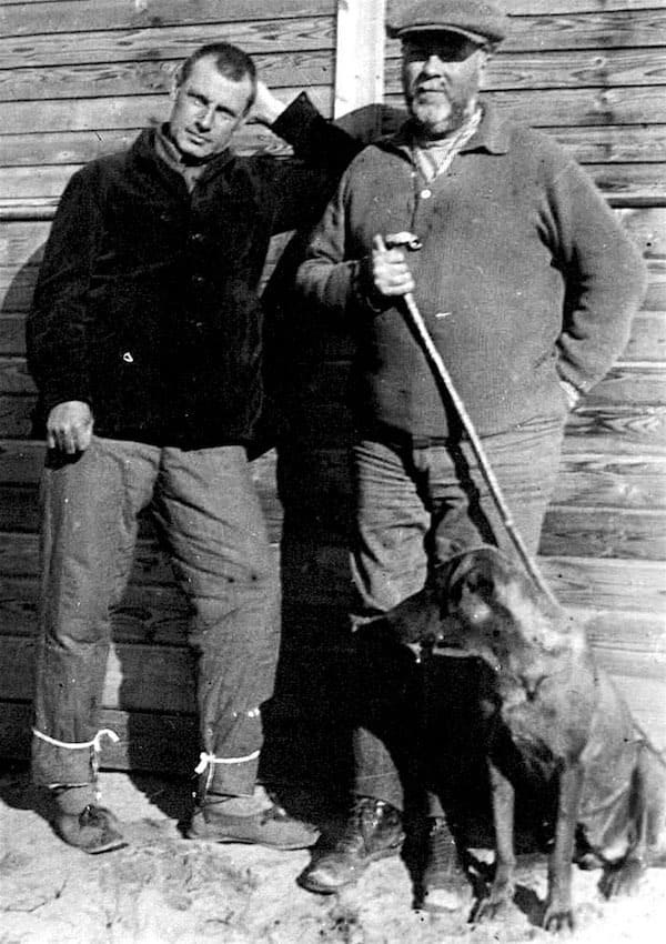 А.Е. Ферсман и А.Н. Лабунцов на станции Имандра, 1923 год.