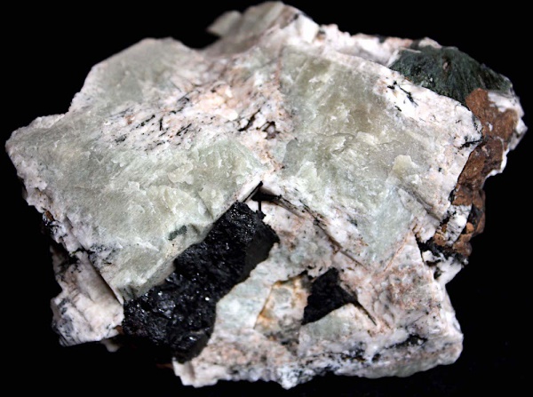 Сросток кристаллов микроклина с  арфведсонитом, 9х8 см.