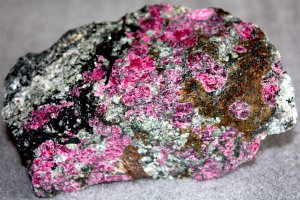 Эвдиалит минерал Хибин